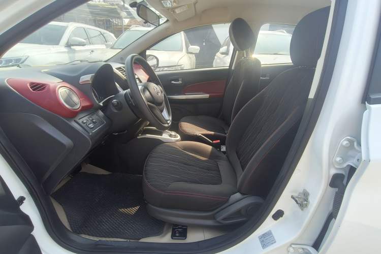 Used CHANGAN Benni 2015 1.4L IMT Luxury Model China V Standard
