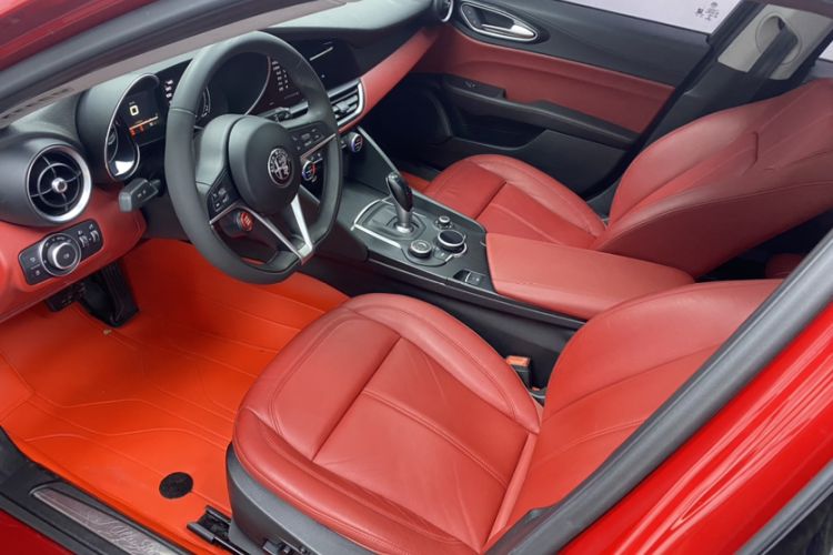 Used Alfa Romeo Giulia 2017 2.0T 200HP Luxury Edition
