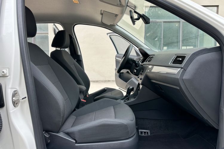 Used Volkswagen Lavida 2017 1.6L Automatic Fashion Edition Interior 2