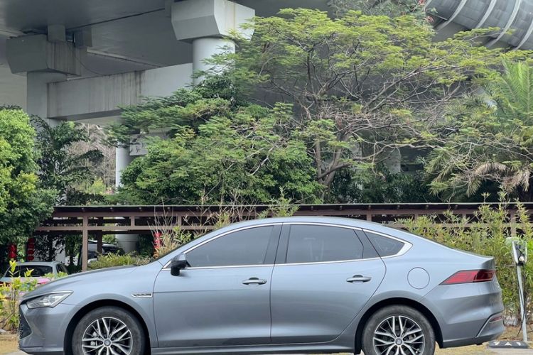 Used BYD Qin PLUS 2021 DM-i 120KM Flagship Model
