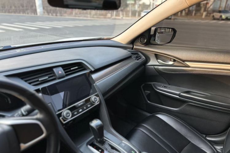 Used Honda Civic 2019 220TURBO CVT Dynamic Edition China VI Interior 6