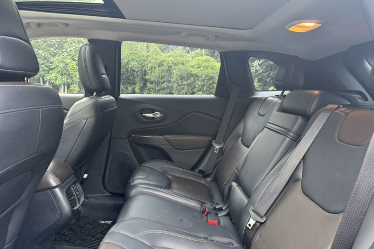 Used Jeep Cherokee 2017 2.0L Superior Edition