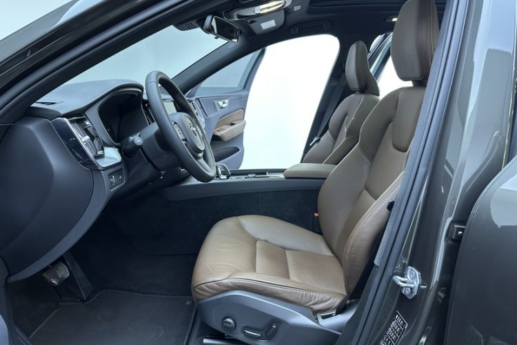 Used Volvo XC60 2022 B5 4x4 Zhiyi Luxury Edition