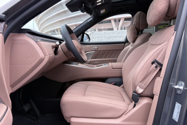 Used ONVO Luxeed L90 2025 Model—Ultra Six-Seater Version