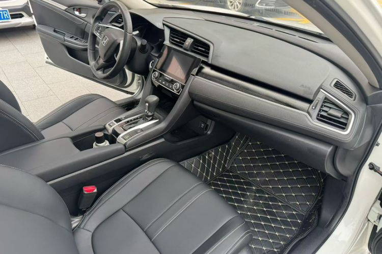 Used Honda Civic 2019 180TURBO CVT Shangdong Edition China VI Interior 3