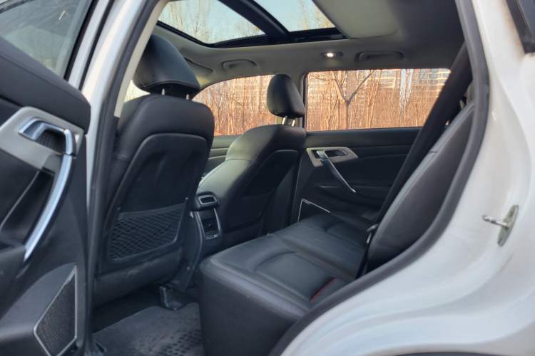 Used Geely Auto Emgrand X7 Sport 2018 1.8TD Automatic Two-Wheel Drive Smart Connect 4G Internet Edition
