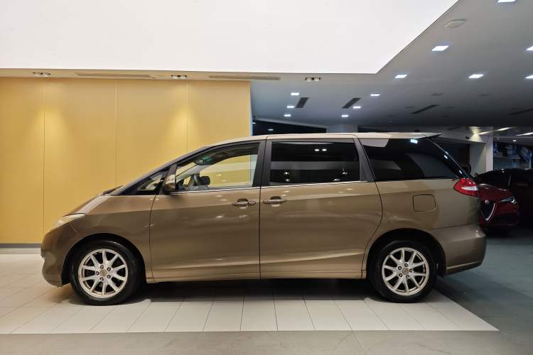 Used BYD M6 2013 2.4L Automatic Luxury Model
