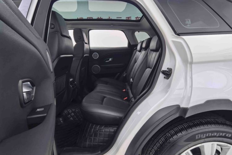 Used Land Rover Range Evoque 2018 240 PS SE Smart Brilliance Edition Interior 12