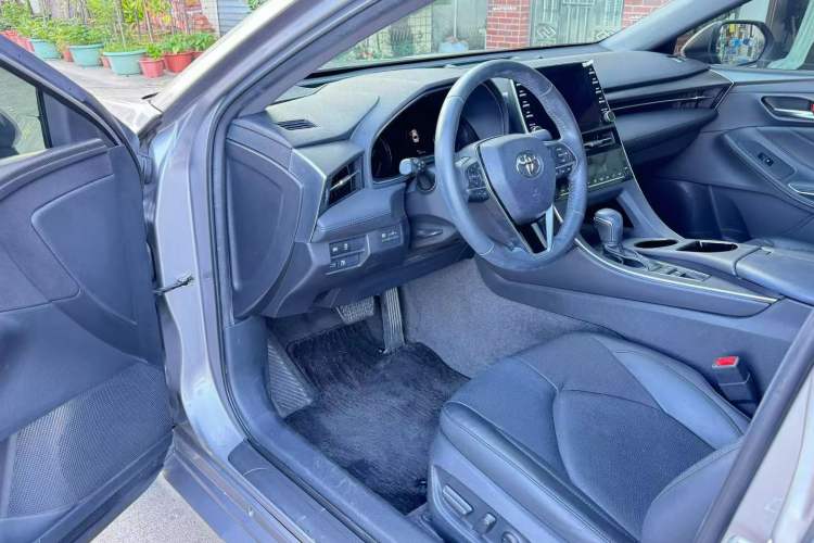 Used Toyota Avalon 2019 Dual-Engine 2.5L Luxury Edition China VI Standard
