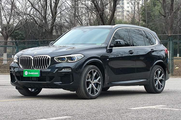 Used BMW X5 2021 xDrive40i Luxury Model with M Sport Package Front Left 45 Deg