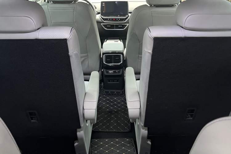 Used Volkswagen ID.6 X 2023 Upgraded Version Kinetic All-Wheel Drive Edition