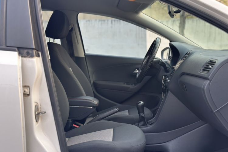 Used Volkswagen Polo 2016 1.4L Manual Fashion Model