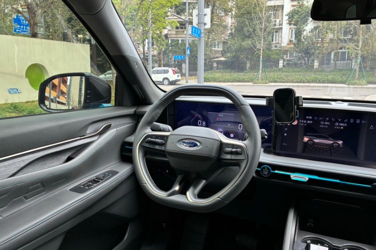 Used Ford Edge 2023 Ford Explorer L 2.0T EcoBoost Two-Wheel Drive 7-Seater Luxury Model Interior 8