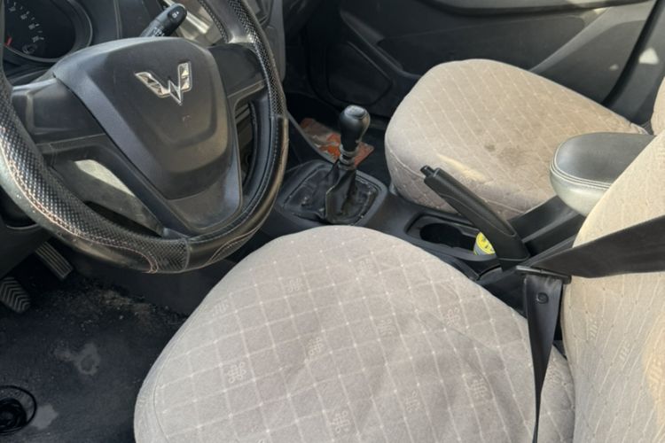 Used Wuling Hongguang 2019 1.5L S Basic Version China VI Standard LAR