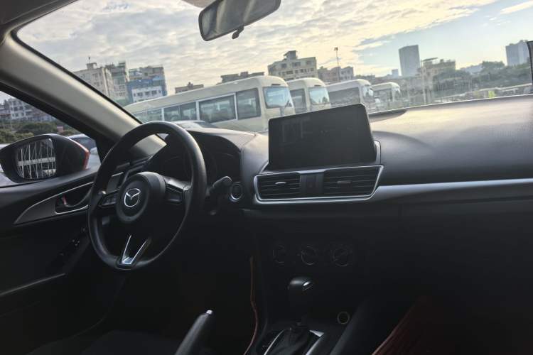 Used Mazda 3 Axela 2019 Cloud-Controlled Version Sedan 1.5L Automatic Comfort Trim China VI Standard Interior 4