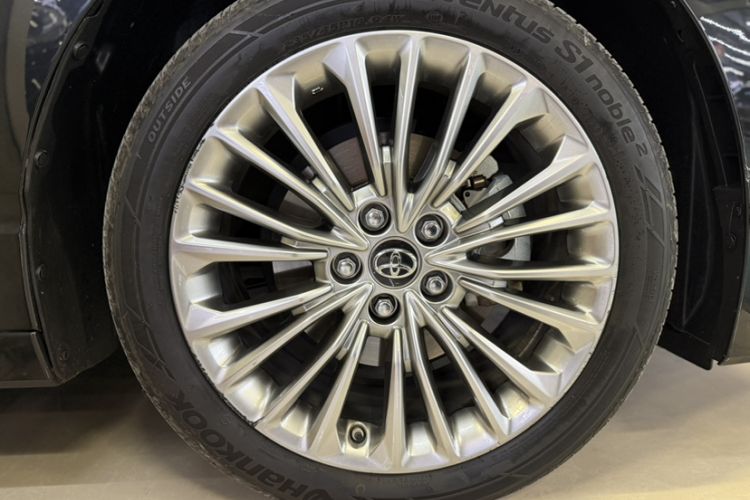 Used Toyota Avalon 2019 Dual-Engine 2.5L XLE Prestige Version China VI Standard
