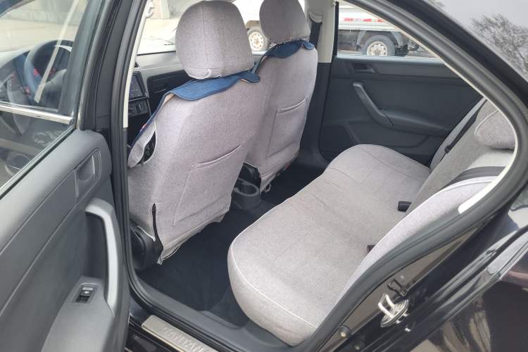 Used Volkswagen Santana 2015 1.6L Manual Fashion Edition Interior 4