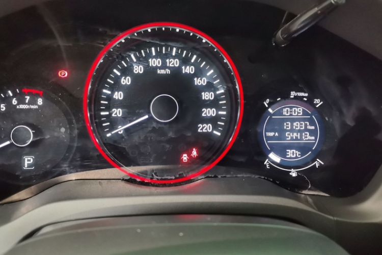 Used Honda Vezel 2017 1.5L CVT 2WD Comfort Model Odometer Close Up