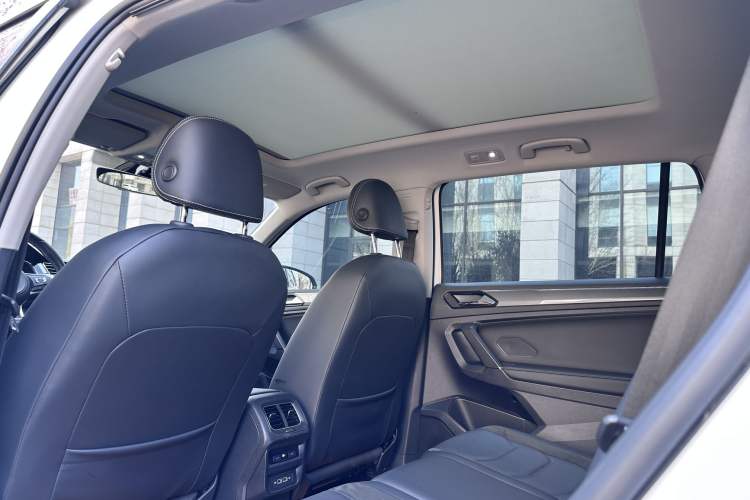 Used Volkswagen Tiguan L 2021 330TSI Automatic Two-Wheel Drive R-Line Enhanced Edition Headliner