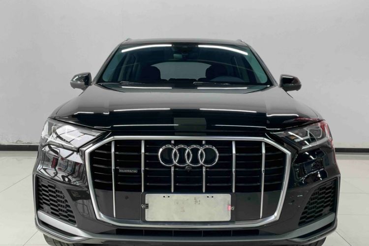 Used Audi Q7 2022 55 TFSI quattro S line Sport model
