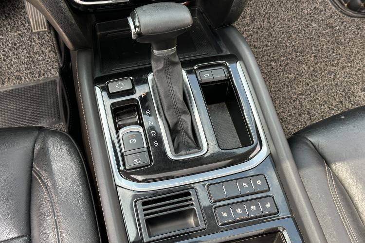 Used GAC Trumpchi GS7 2017 320T Two-Wheel-Drive Luxury Smart Connectivity Model Gear Lever