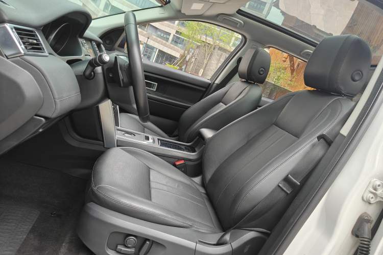 Used Land Rover Discovery Sport 2018 240 PS SE Version Interior 1