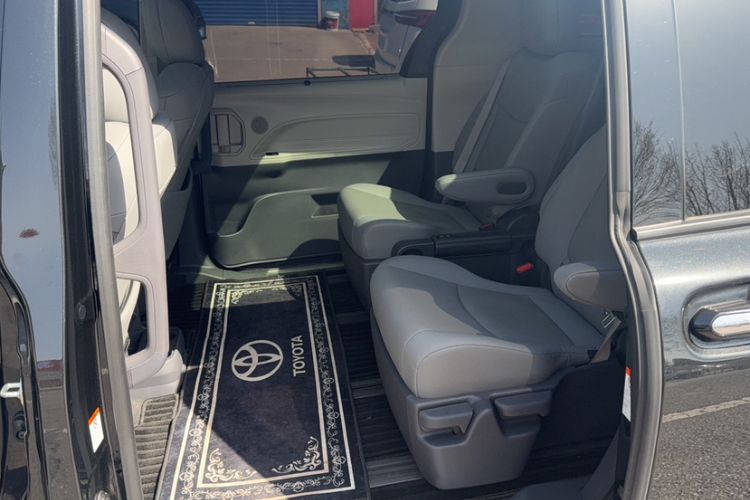 Used Toyota Granvia 2024 2.5L Hybrid Prestige PLUS Edition Interior 8