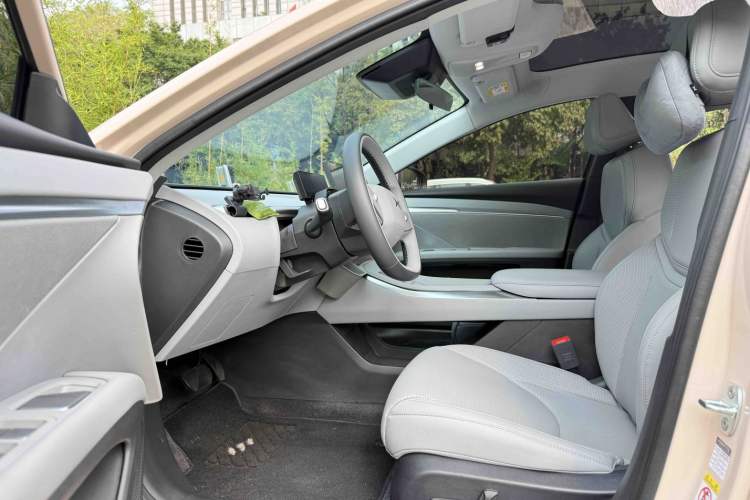 Used XPeng MONA M03 2024 620 with Ultra-Long Range Interior 7