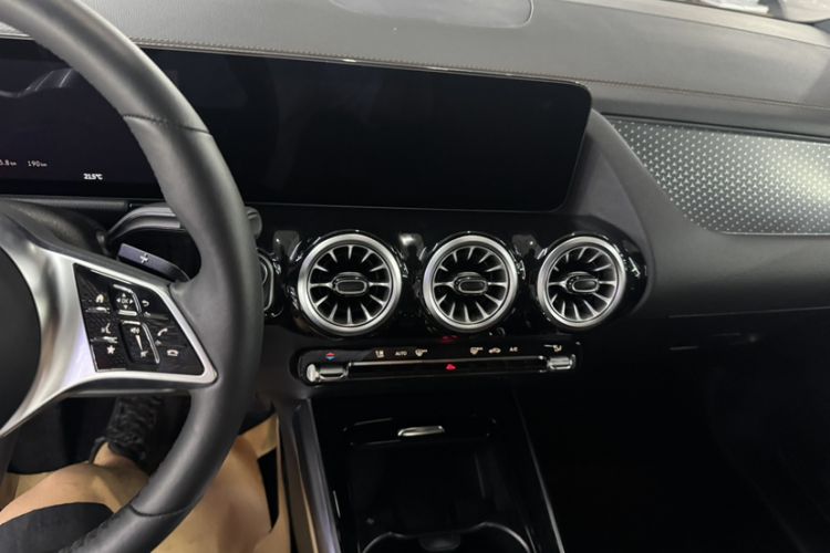 Used Mercedes-Benz GLA 2024 GLA 220 4MATIC
