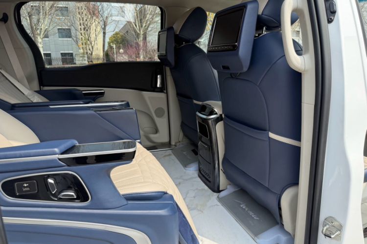 Used Buick GL8 2023 Land Executive Class Comfort Model
