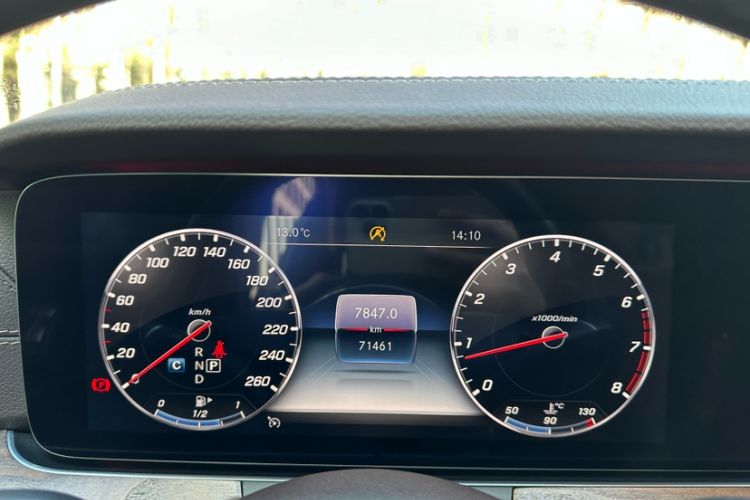 Used Mercedes-Benz E-Class 2018 Facelift E 300 L Luxury Edition Odometer Close Up