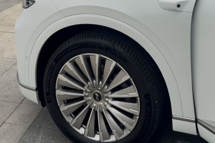 Used ONVO Luxeed L90 2025 Model—Ultra Six-Seater Version Exterior 7