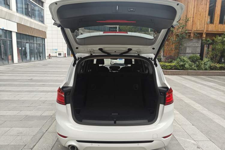 Used BMW 2 Series Gran Tourer 2019 220i Luxury Sports Package Exterior 5