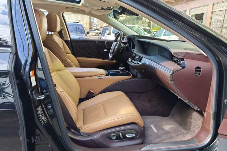 Used Lexus LS 2018 500h Excellence Edition China VI standard