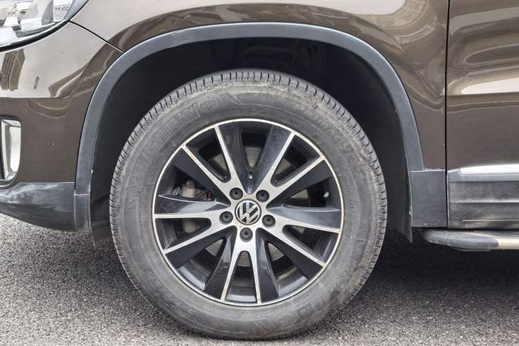 Used Volkswagen Tiguan 2015 1.8TSI Automatic Two-Wheel Drive Luxury Model Exterior 9