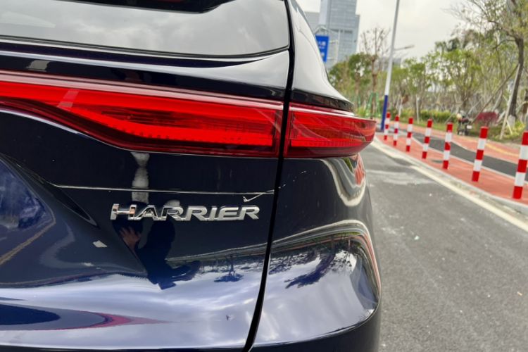 Used Toyota Harrier 2022 2.0L CVT Two-Wheel Drive Deluxe Edition
