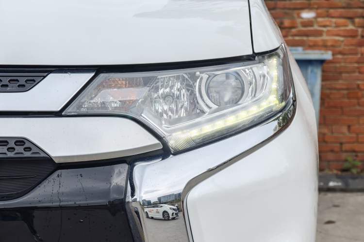 Used Mitsubishi Outlander 2021 2.0L Two-Wheel Drive Comfort Edition 7 Seats
