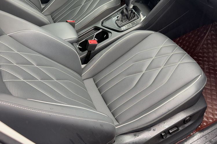 Used Volkswagen Tiguan L 2022 330TSI Automatic Two-Wheel Drive Smart Edition Right Front Seat