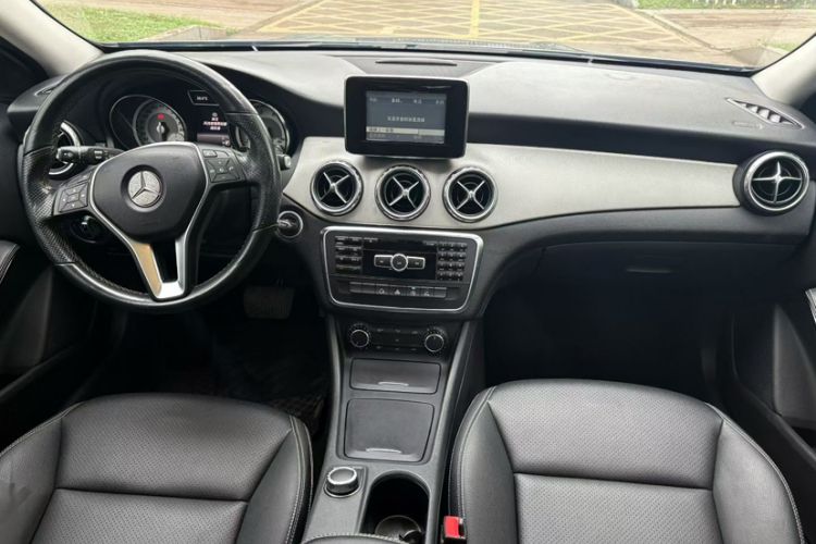 Used Mercedes-Benz GLA 2015 GLA 200 Sport Edition Interior 2