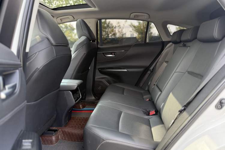 Used Toyota Venza 2023 2.0L CVT Two-Wheel Drive Prestige Version Interior 7