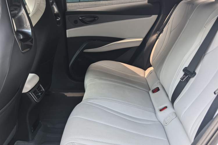 Used BYD Seal 06 New Energy 2024 DM-i 80KM Luxury Model Interior 3