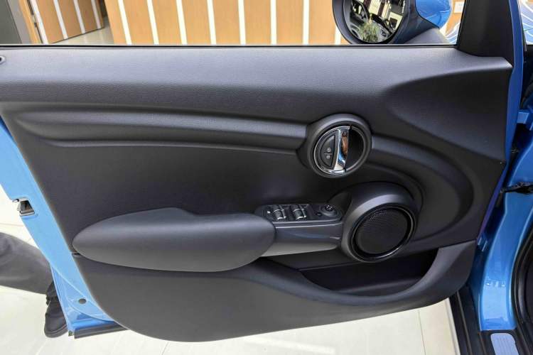 Used MINI 2016 1.2T ONE Five-Door Edition Interior 8