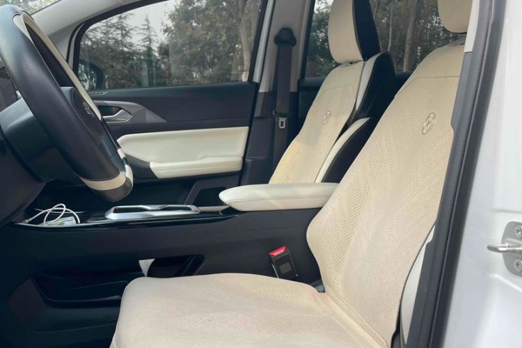 Used Geometry E Firefly 2024 301km Flowing Light Interior 4