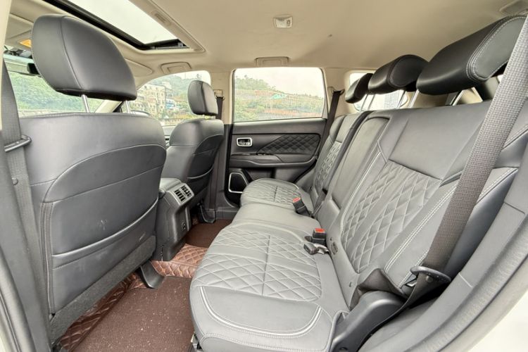 Used Mitsubishi Outlander 2020 2.4L 4x4 Zhi Xiang Edition 7-Seater Interior 2