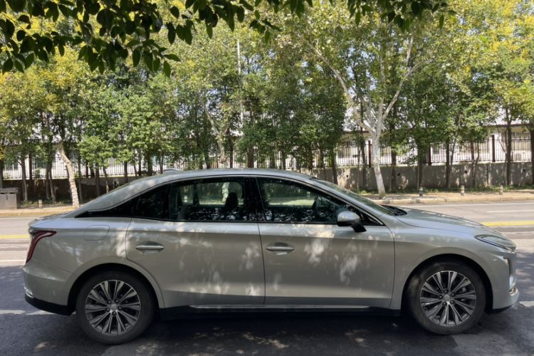 Used Hongqi E-QM5 2022 431 km Charge & Enjoy Edition