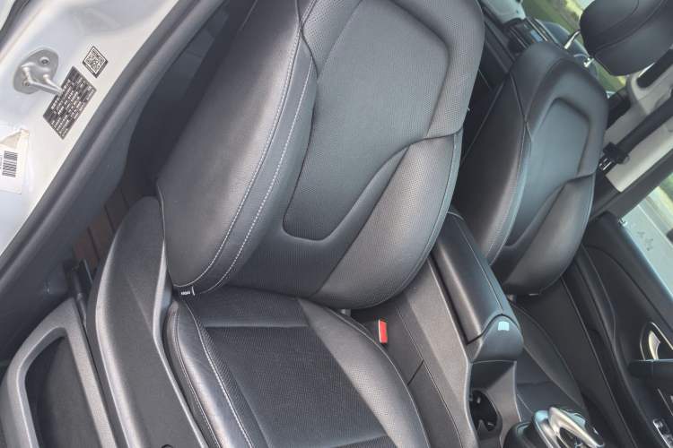 Used Mercedes-Benz V-Class 2017 V 260 L Prestige Extended Edition Right Front Seat