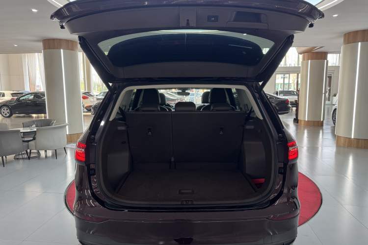 Used Volkswagen Viloran 2022 330TSI Luxury Edition Trunk