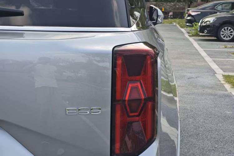 Used GAC Trumpchi ES9 2024 PHEV with 143 km Max
