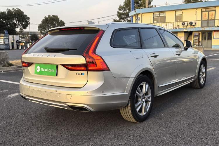 Used Volvo V90 2017 Cross Country T5 AWD Smart Range Edition
