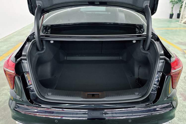 Used Hongqi H5 2024 1.5T DCT Smart Connect Flagship Edition Interior 6